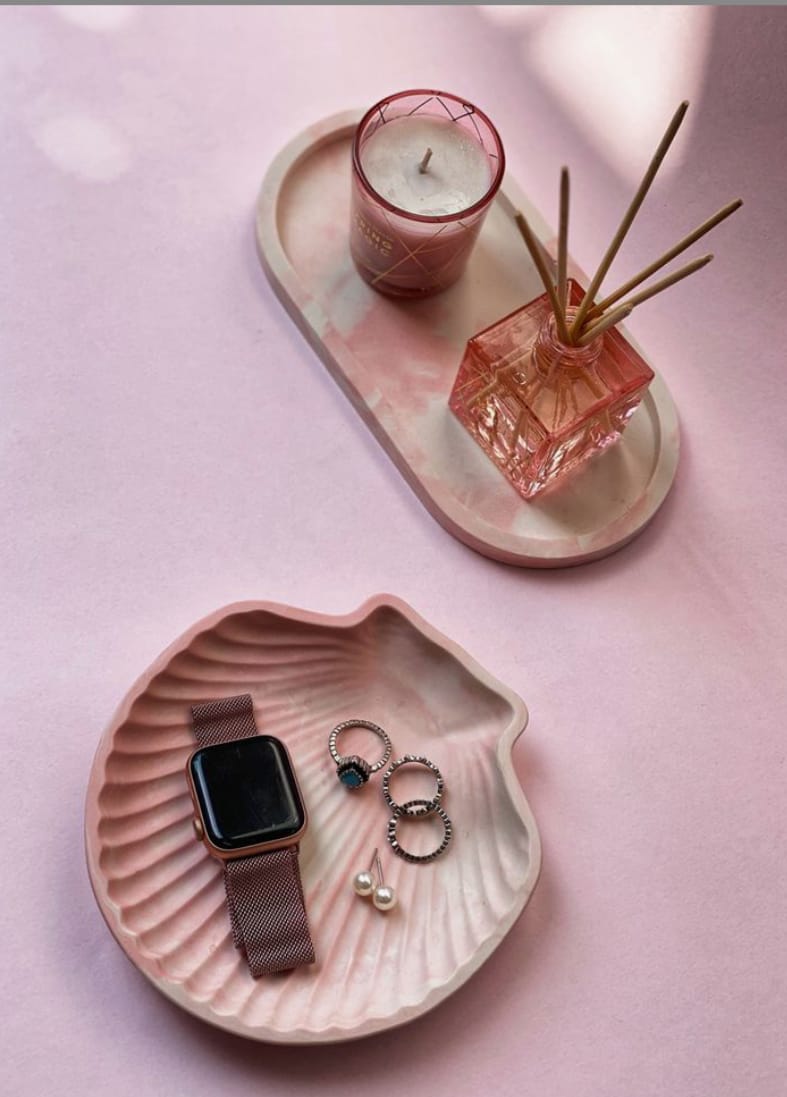 Concrete sea shell and oval tray